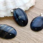 Pendentif en Œil De Faucon ( œil de Tigre bleu ) Petit Modèle