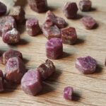 Rubis Brut Non Lapidé de Birmanie Plusieurs formes et poids vendu 5€ / gramme