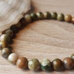 Bracelet élastique composé de boules de Véritables Pierres Naturelles de rhyolite. Plusieurs diamètres de Sphères disponibles. Bracelet en pierre naturelle, fil élastique renforcé, fabrication artisanale française. 