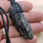 Collier Lacet en Tourmaline Noire Fibreuse Brute ( Striée )