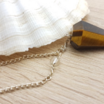 Pendule de radiesthésie cône à facettes en Oeil De Tigre