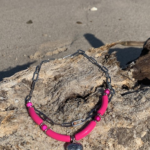 Collier pink love 24€ (Collier amour rose 24€) Collier mélange d'up-cycling et de renouveau ! Se ferme par le gros fermoir. Chaîne en acier inoxydable. Pour une meilleure conservation de votre collier, évitez les bains, douches ainsi que le parfum. Article fait main, pièce unique