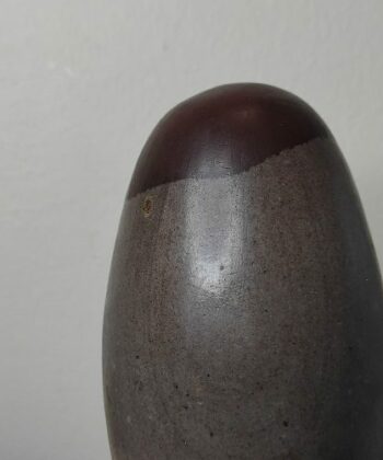 Shiva Lingam ( présenté sur la photo ) Taille 180mm x 95mm Poids 1830 g Les motifs et couleurs peuvent varier d'une pierre à une autre Les minéraux vendus sont tous uniques. Nous contacter pour recevoir des photos et descriptifs détaillés des pierres , géodes, nodules ou autres minéraux en stock de la même famille que le minéral présenté ici.  Les Photos présentés sont la propriété exclusive de Chris-Thérapies.