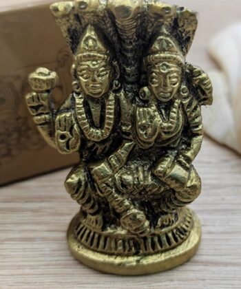 Statue de Dieu hindou du Jeudi Seigneur Vishnu -Matériel : Laiton  /  Taille cm : 5.5 x3.5  /  Poids grammes : 88  /  Couleur : Laiton  /  Poids total gr. : 108  /  Emballage : Boite de carton  /  Pays d'origine : Inde