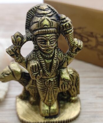 Statue de Dieu hindou du samedi Seigneur Shani : "Dans la mythologie hindoue, chaque jour de la semaine est dédié à un dieu différent, car chaque dieu/déesse a sa propre signification mythologique. Cette statue de dieu hindou miniature en laiton apporte spécifiquement la bonne fortune le jour de son mariage. Informations sur le produit en anglais, néerlandais, allemand, italien, français et espagnol" En Savoir Plus https://chris-therapies.fr/categorie-produit/maison-et-decoration/
