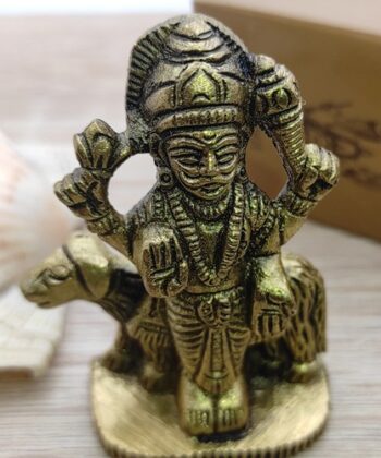 Statue de Dieu hindou du samedi Seigneur Shani : "Dans la mythologie hindoue, chaque jour de la semaine est dédié à un dieu différent, car chaque dieu/déesse a sa propre signification mythologique. Cette statue de dieu hindou miniature en laiton apporte spécifiquement la bonne fortune le jour de son mariage. Informations sur le produit en anglais, néerlandais, allemand, italien, français et espagnol" En Savoir Plus https://chris-therapies.fr/categorie-produit/maison-et-decoration/